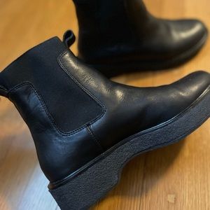 Madewell Camryn Chelsea Boot in Black Leather